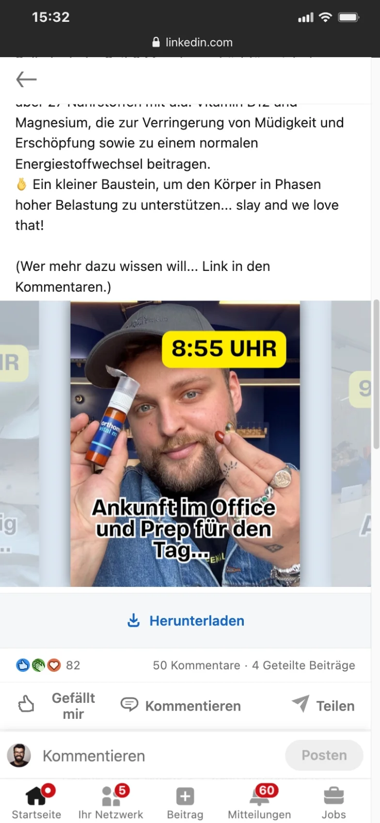 LinkedIn-Beitrag von Hans Neubert: Er hält ein Fläschchen Orthomol Vital in die Kamera, eingeblendet „8:55 Uhr — Ankunft im Office und Prep für den Tag“