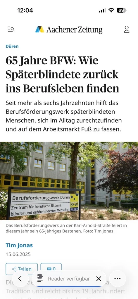 Screenshot der Aachener Zeitung: Artikel „65 Jahre BFW: Wie Späterblindete zurück ins Berufsleben finden“ vom 15. Juni 2025 mit einem Foto des Berufsförderungswerks Düren